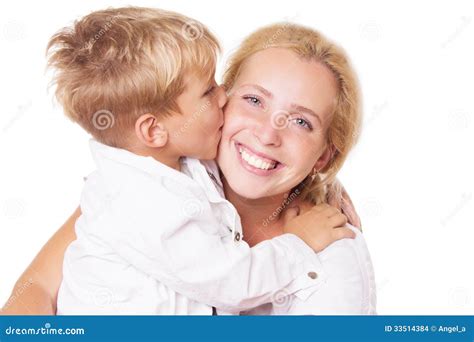 Bilder zu mother and son kissing ansehen